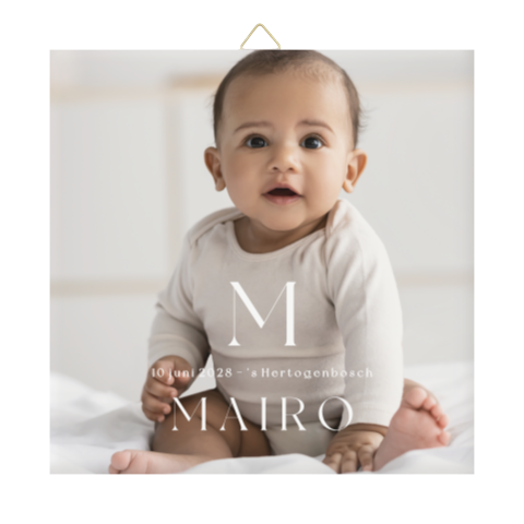 Geboortetegeltje met geboortegegevens, initiaal en foto