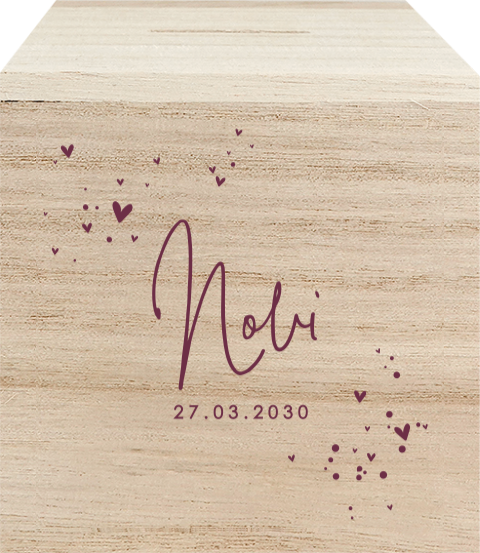Houten spaarpot met kleine hartjes en naam
