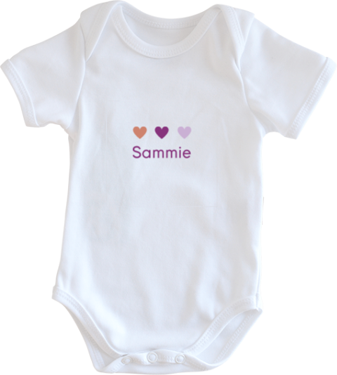 Rompertje met hartjes en naam