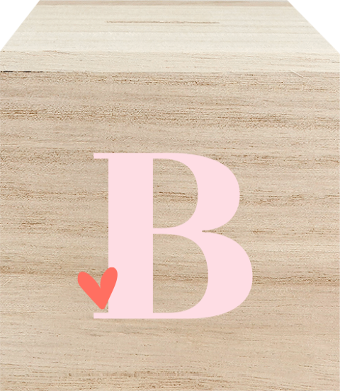 Houten spaarpot met initiaal en klein hartje