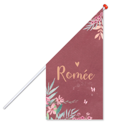 Geboortevlag voor meisje met bloemen en vlinders