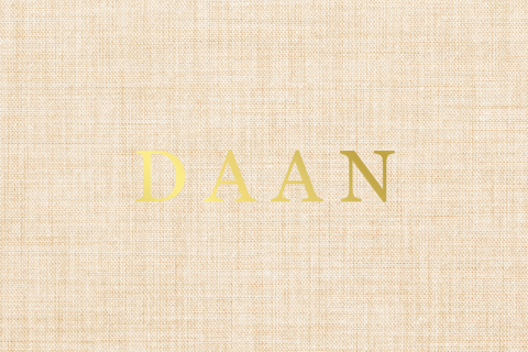 Geboortekaartje met goudfolie en linnenlook achtergrond