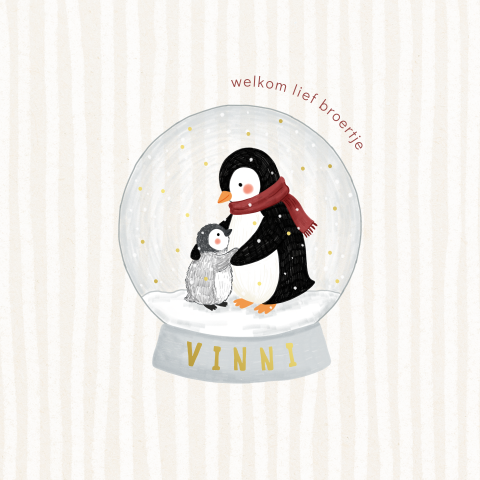 Winters geboortekaartje met een sneeuwbol en twee pinguïns
