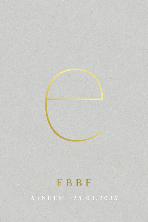 Stijlvol typografisch geboortekaartje met goudfolie