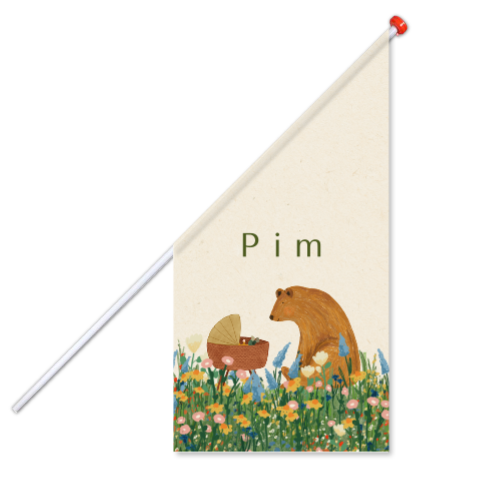 Vlag met bloemen, wiegje en vriendelijke grote beer