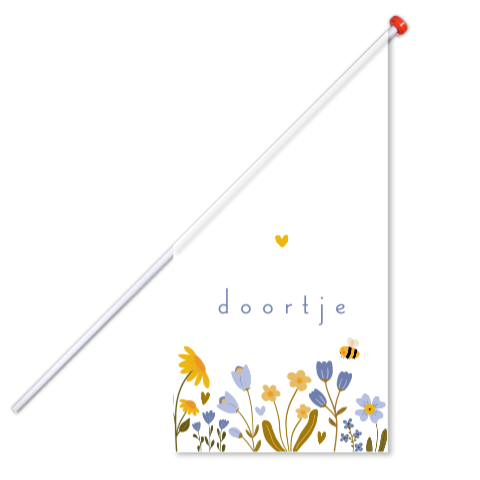 Geboortevlag met blauwe en gele bloemen, een hartje en een bijtje