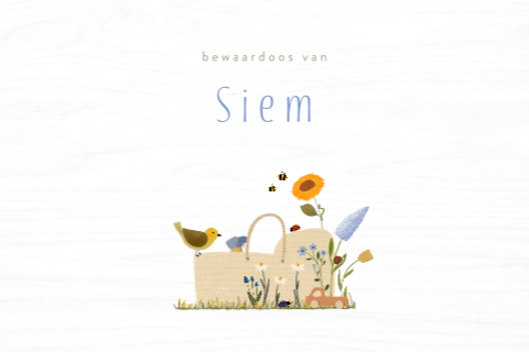 Witte memorybox met babymandje, bloemen en speelgoed
