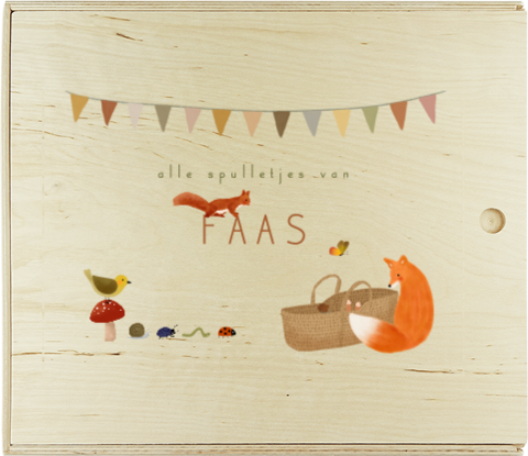 Feestelijke houten bewaarkist met slinders en dieren