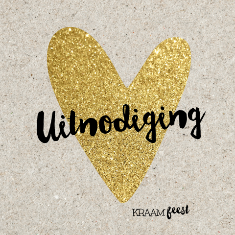 Kraam feest uitnodiging met groot goud look hart