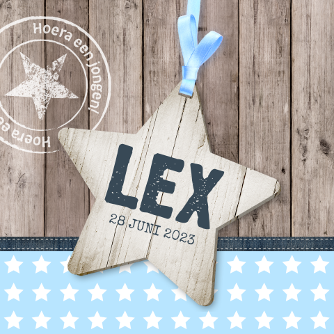 Stoer geboortekaartje met hout, sterren, stempel en foto