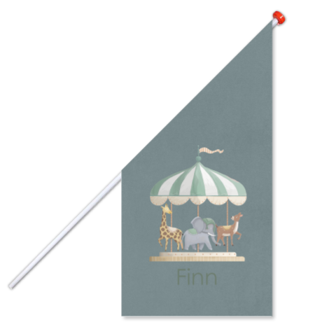 Een blauwe geboortevlag met een draaimolen met vrolijke dieren