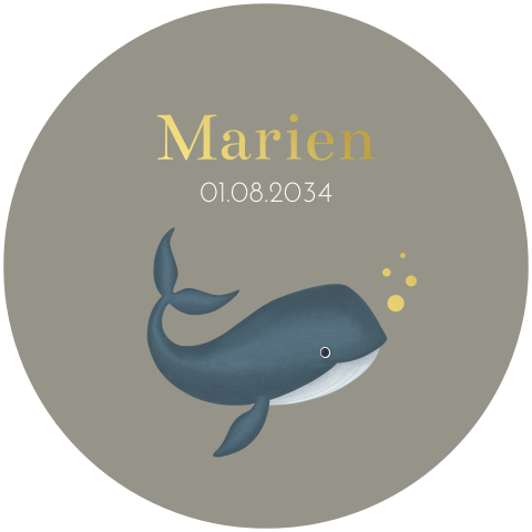 Een rond geboortekaartje voor een jongen met walvis