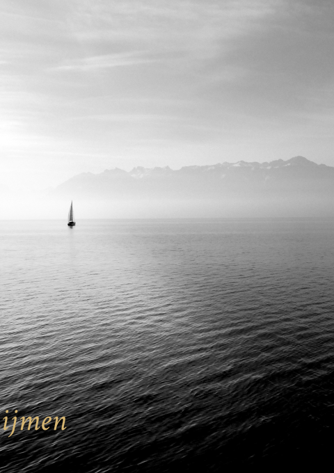 Mooie rouwbrief met een zeilboot op het water