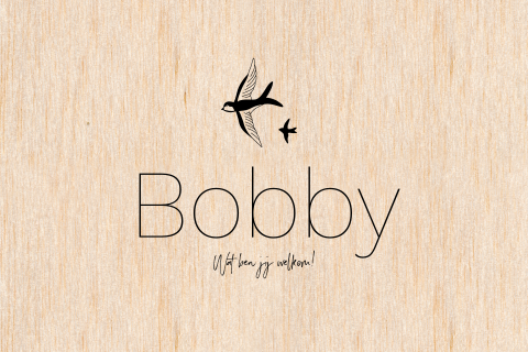 Geboortekaartje jongen op hout minimalistisch met een zwaluw