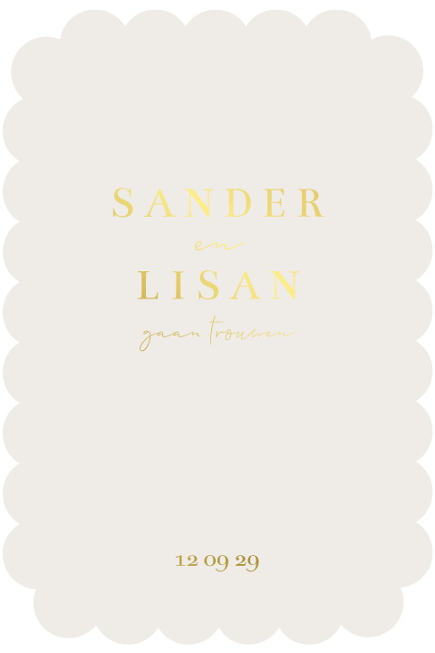 Trouwkaart klassiek golvende koekjes vorm beige met goudfolie