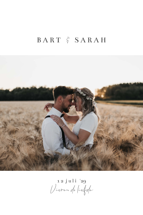 Trouwkaart minimalistisch zwart wit met foto korenveld