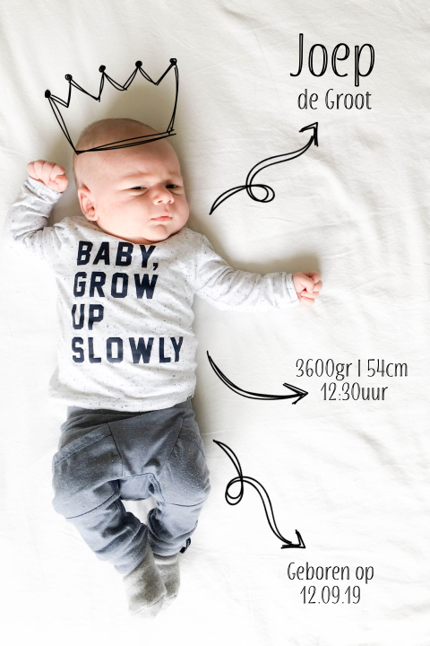 Stoer geboortekaartje met newborn foto met kroon en doodles