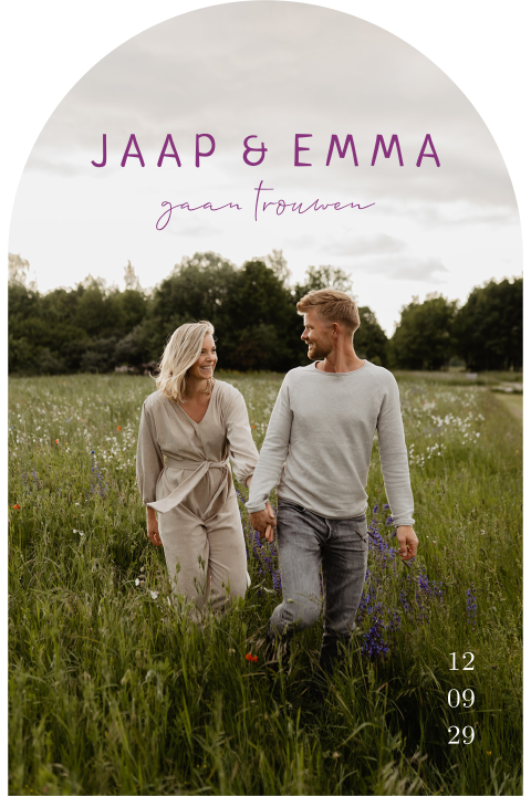 Trouwkaart met zomerse foto half rond met paars