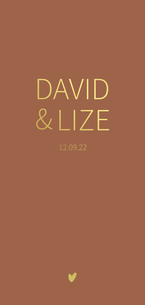 Trouwkaart met roestbruin rode kleur en goudfolie