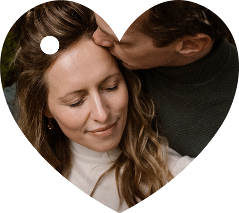 Labeltje voor aan een trouwkaart in de vorm van een hartje