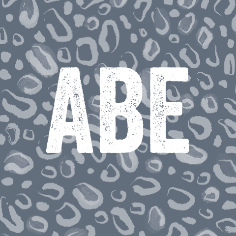 Stoer vierkant geboortekaartje voor een jongen met blauwe panterprint