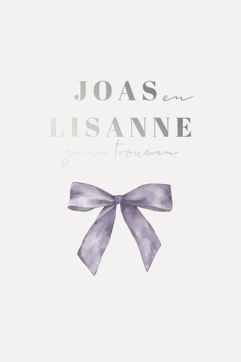 Trouwkaart klassiek met paarse strik en tekst in zilverfolie