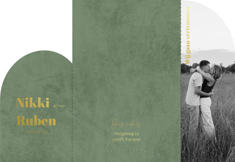 Trouwkaart insteekhoes groen en goudfolie met boogvorm