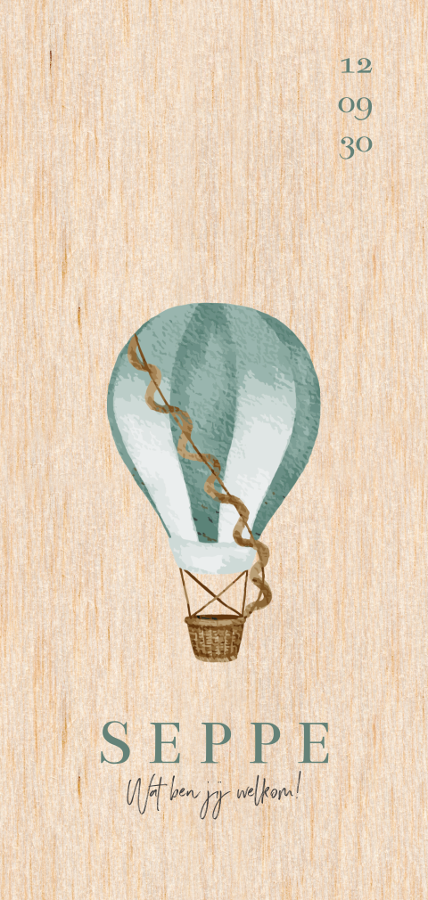 Houten geboortekaartje met luchtballon voor jongen