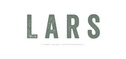 Stoer geboortekaartje voor een jongen met legergroene letters