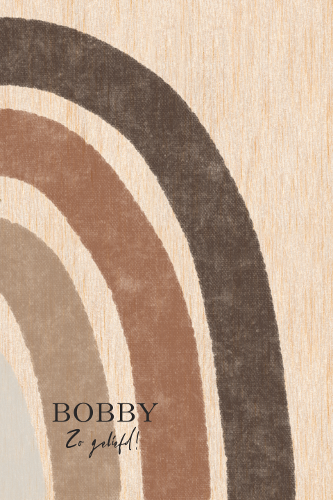 Geboortekaartje op berkenhout met regenboog natuurtinten