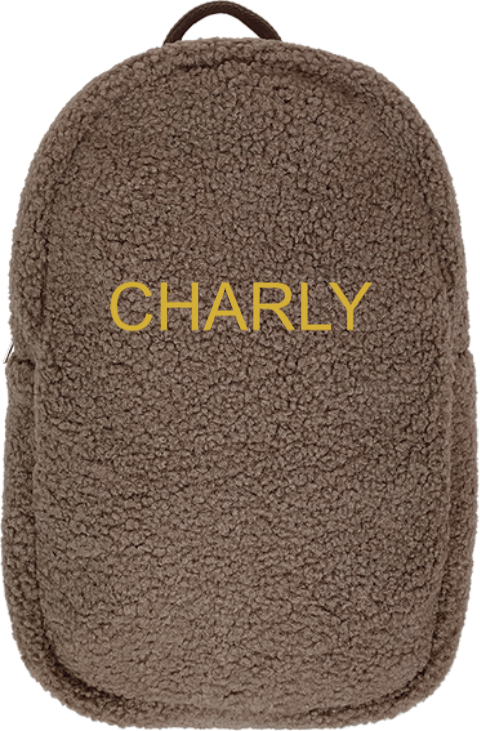 Rugtasje van teddystof taupe met geborduurde opdruk van de naam