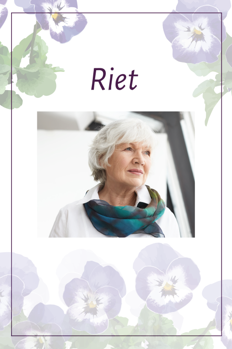 Rouwkaart vrouw met foto en paarse violen bloemen