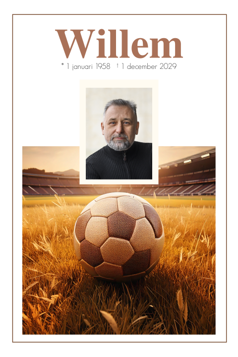 Rouwkaart voor een man met foto van voetbal en voetbalveld