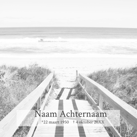 Duinen rouwkaart met zwart wit foto strand