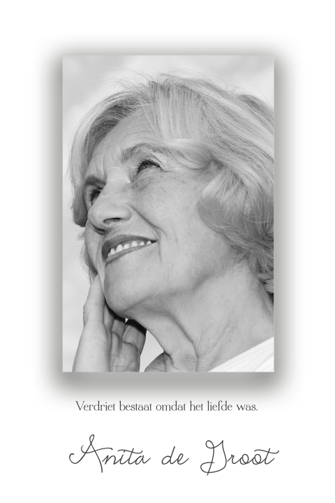 Bidprentje vrouw met opliggende foto in zwart-wit