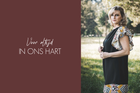 Bedankkaart met foto in wijnrood voor een vrouw