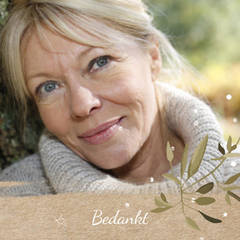 Bedankkaart voor een vrouw met kraft print, takje en ruimte voor eigen foto