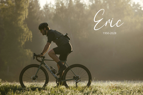 Rouwkaart sport thema met een foto wielrenner