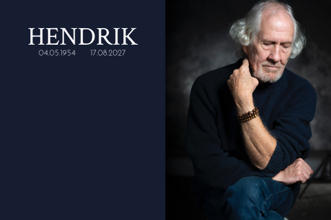 Liggende dubbele rouwkaart met foto voor een man in blauw