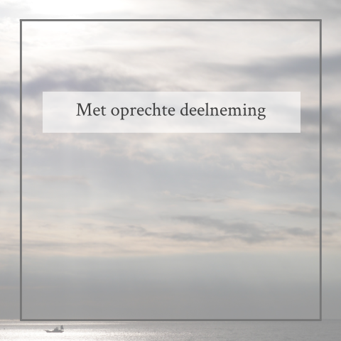 Moderne condoleance kaart met rouwrand ochtend lucht boven water