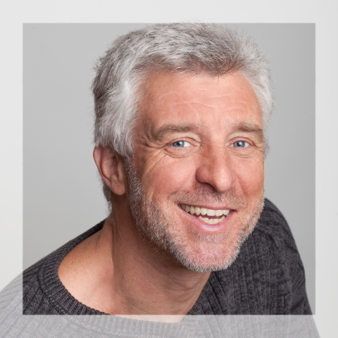 Traditionele bidprentje begrafenis maken met grijze rouwrand