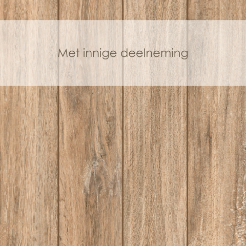 Met innige deelneming kaart met warm houten planken