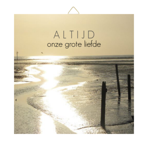 Herinneringstegel ochtend zon op het strand