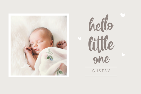 Hübsche Geburtskarte in Beige mit weißen Herzen