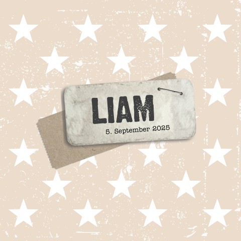 Süße Geburtskarte mit vielen Sternen und Namensschild