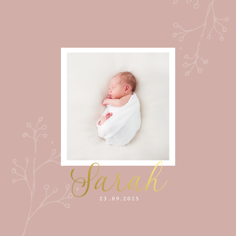 Dezente Zweige auf hübscher rosafarbener Geburtskarte