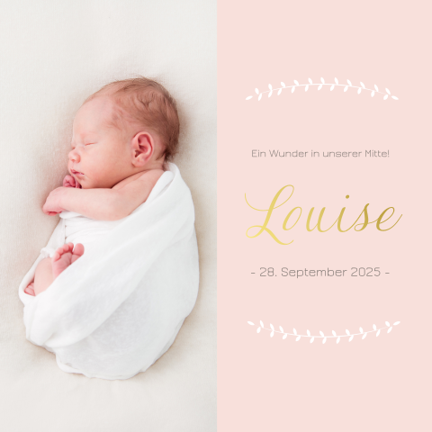 Dezente Blumenranken auf rosafarbener Geburtskarte