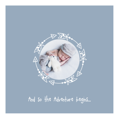 Geburtskarte mit rundem Foto und Boho-Pfeilen