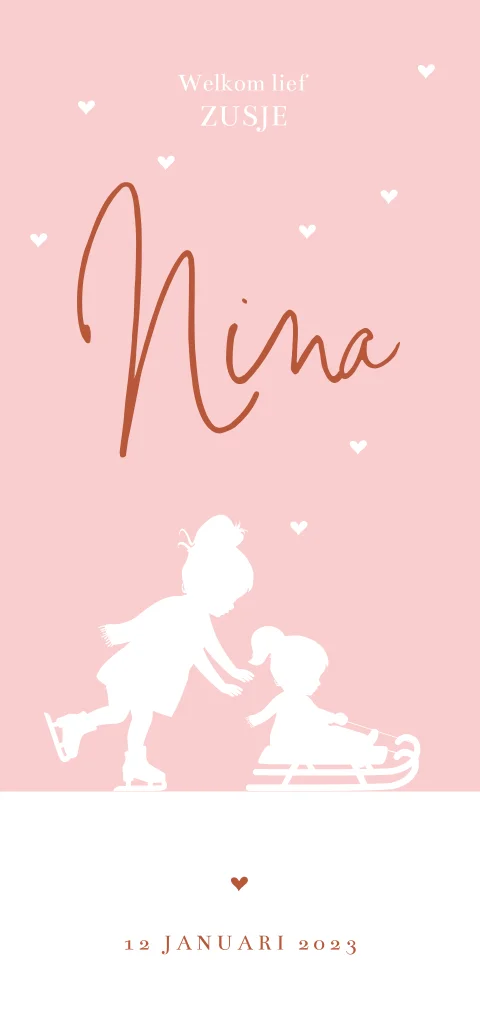 Grote zus op schaatsen met klein zusje op de slee