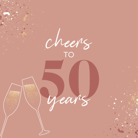 Wenskaart vrouw met champagneglazen